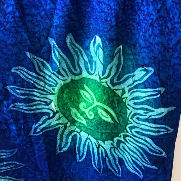 Large scarf wrap beach cover up by La Vina. Celestial vibrant blue print - Picture 2 of 4